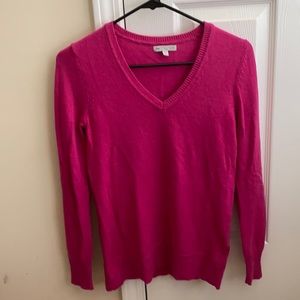Women’s GAP fuschia pink vneck sweater